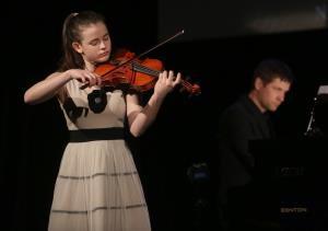 KONCERT OB PODELITVI NAGRAD IN PRIZNANJ FRANA GERBIČA NA SLIKI GAJA ŽNIDARŠIČ VIOLINA IN TADEJ PODOBNIK KLAVIR FOTO LJUBO VUKELIČ DC8B9340